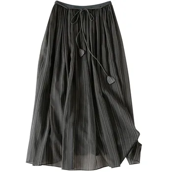 Длинная юбка в вертикальную полоску с эластичным поясом и шелковой кисточкой на шнуровке